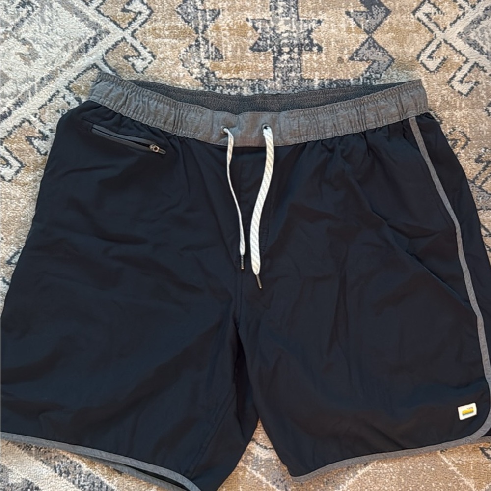 Vuori Men's ‘Banks’ Shorts - Navy and Gray, Size XL